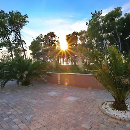 Two Palms Privlaka (Zadar)